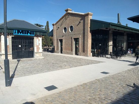 Centro de exposiciones y convenciones Patio de la Madera